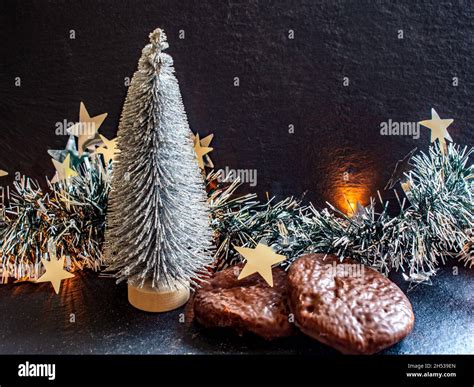Festive christmas stars gingerbread hi-res stock photography and images