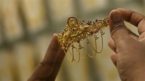 harga emas perhiasan hari  update  karat hingga  karat  raja