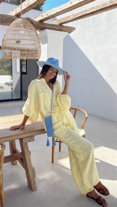 Japanese brutal porn reached her apartment, she asked for a