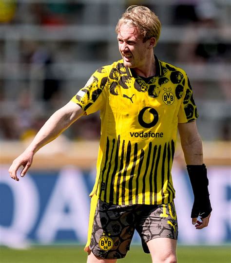 Caitlinerinoneill hot she primarily conducts outdoor