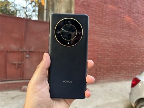 honor xb review strikes  balance  features    hindu