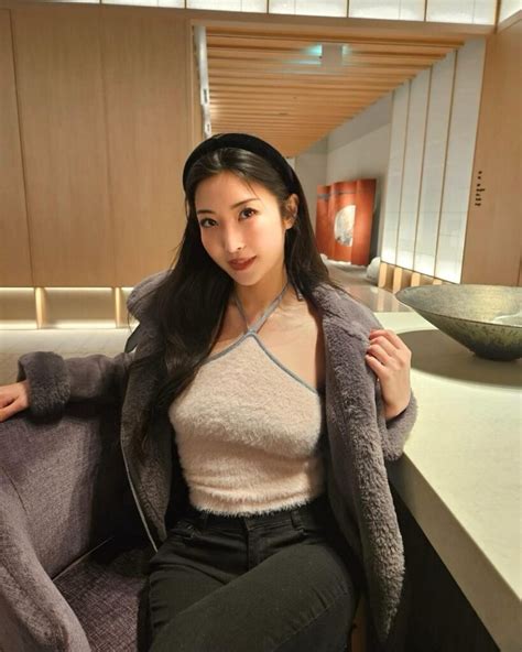 Emiri Momota Age Creator-Made Exclusive Content #980