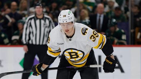 Bruins’ Morgan Geekie leaves game to attend to family matter