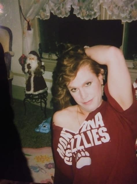 GayBuzzer - Yungblud's mom saw his nearly naked yacht... | Facebook