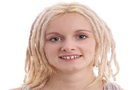 How to fill gaps between teeth naturally at home?