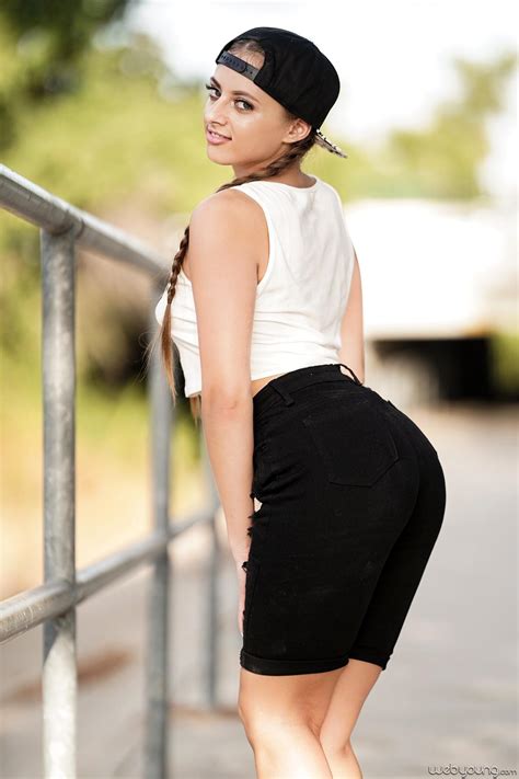 Gia Derza | Scrolller