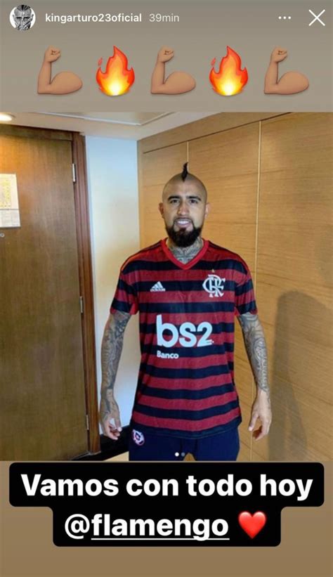Arturo Vidal posta foto com a camisa do Flamengo antes da partida