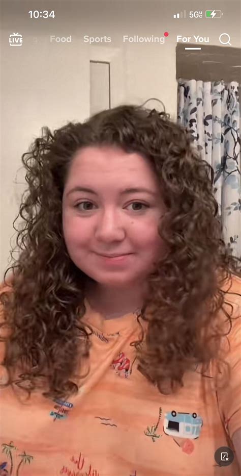 She washed her hair one time and looks like a different person 🤣🤣😭 : r