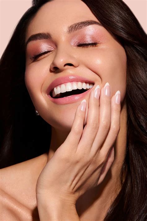 You Drive Me Glazy Press On Nails - Mani Muse | Classic french manicure