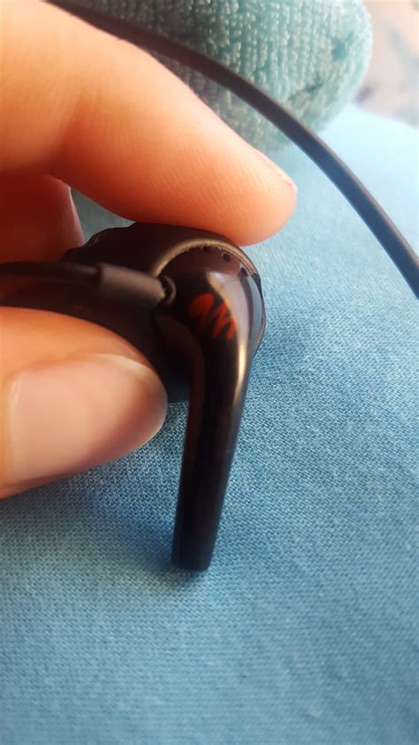 What brand is my headphones? | TechPowerUp Forums
