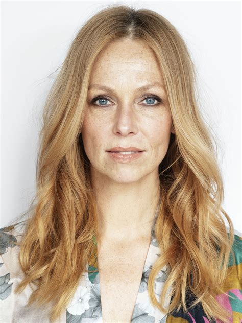 Elegant Natural Makeup for Women Over 40