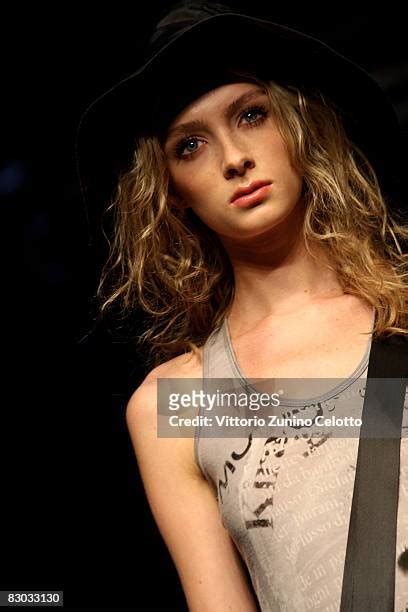 296 Kira Plastinina Fashion Show Stock Photos, High-Res Pictures, and ...