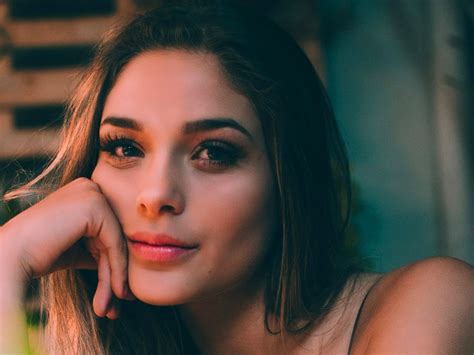 Using Storytelling to Attract Women — AWB