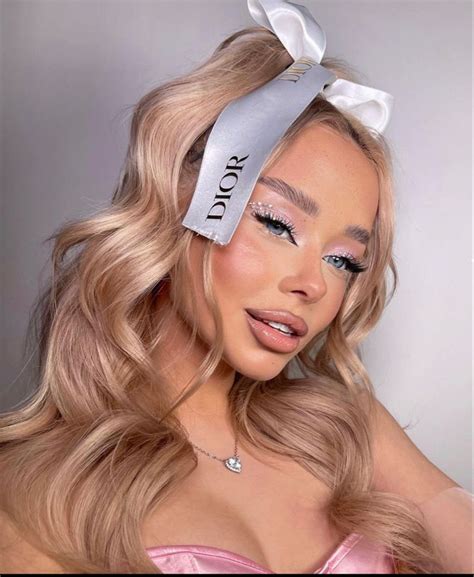 Pin di April Wanderfil su Barbie | Capelli stravaganti, Trucco ...