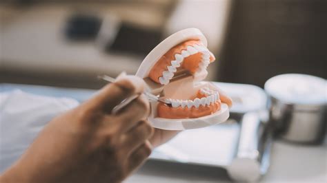 how to smooth dentures at home