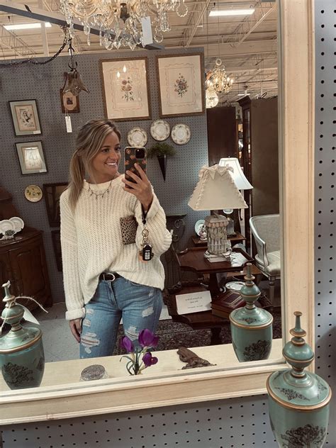 𝐁𝐚𝐢𝐥𝐞𝐲 𝐁𝐨𝐨𝐭𝐥𝐞𝐬 on Twitter: "In public VS at home 🥴 https://t.co