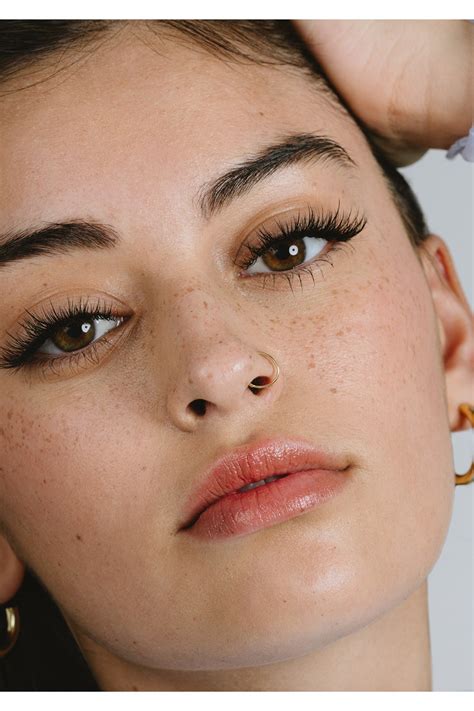 cat eye lashes       apply