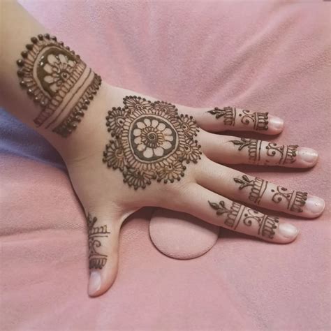 30 Easy And Simple Mehndi Designs For Kids | POPxo