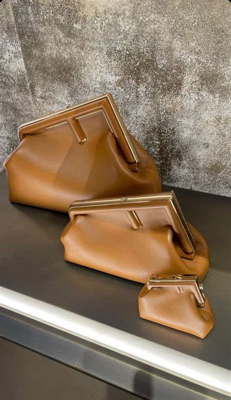 фенди сумки | fendi bags showcases | Сумки, Фенди, Модные сумки