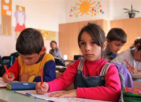 Малцинствената политика в България. Политиката на БКП към евреи, роми ...