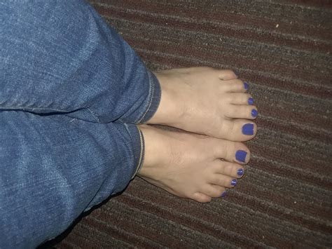 My little piggies : r/feet