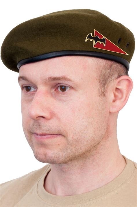 Берет разведки с уголком