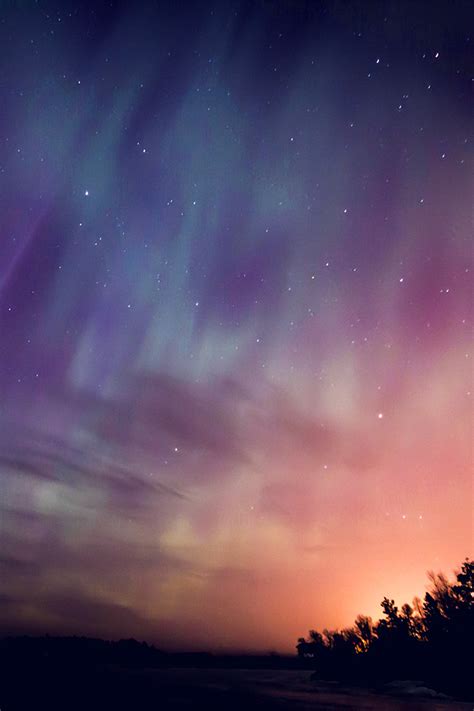 nn30-space-aurora-night-sky-red-color-wallpaper