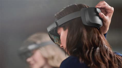 HoloLens 2 Shipping in More Countries, 'Development Edition' Launches in US