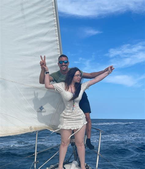 Cande🇦🇷 on Twitter: "Me tuvo que agarrar El Capitan o me caía al mar