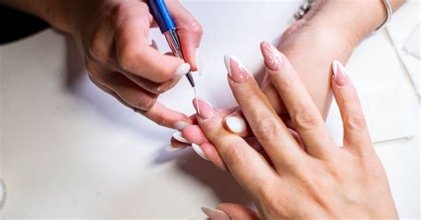 Uñas de gel en Bilbao fórmate en estética