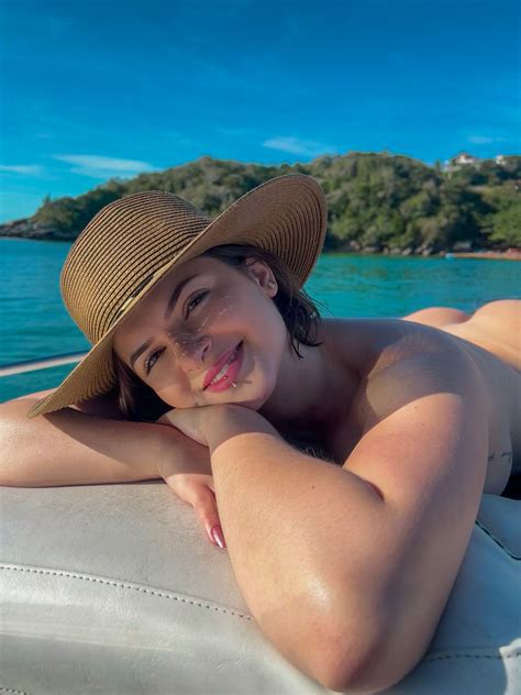 Cenapop · Kerolay Chaves, modelo do OnlyFans, é pedida em casamento com