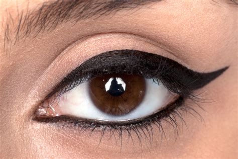 contoh eyeliner homecare