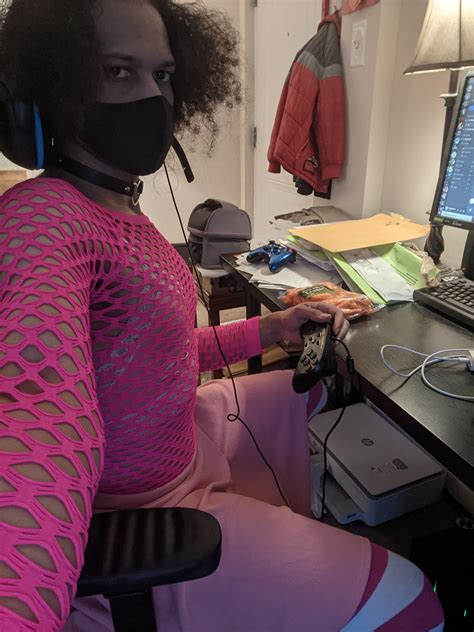 Gaming with the boys : femboy
