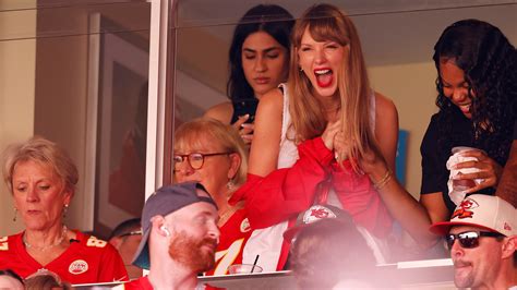 Travis Kelce y Taylor Swift: el encuentro de dos estrellas - The New