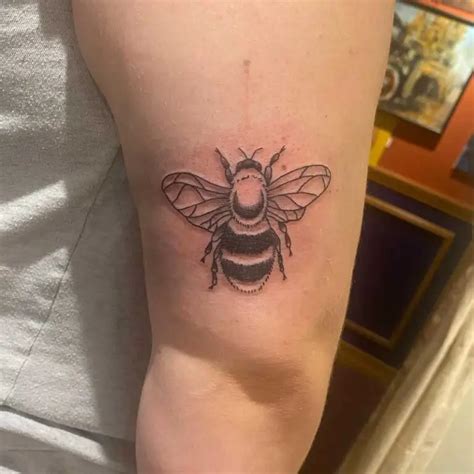 95 Bumble Bee Tattoo designs that you'll have you Buzzing! – Tattoos ...