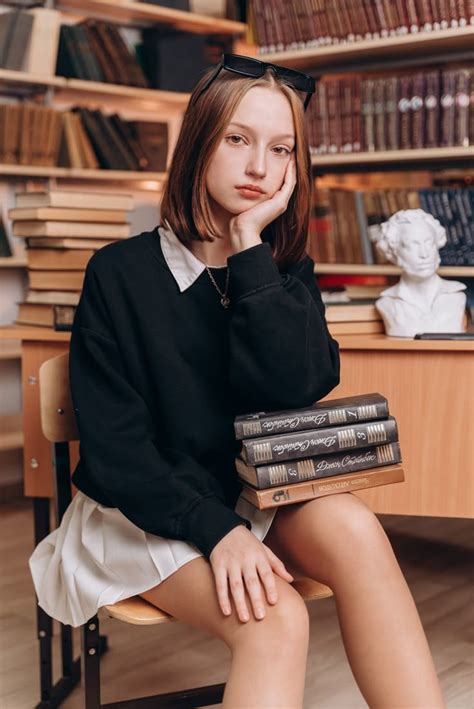 Портрет на выпускной альбом в 2024 г | Выпускные фотопортреты ...