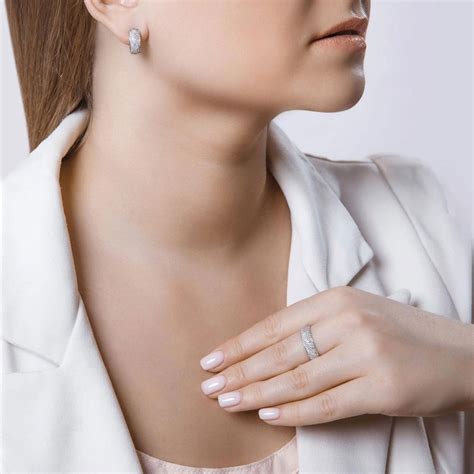 Серьги из белого золота SOKOLOV 1020153 с бриллиантами — купить в ...
