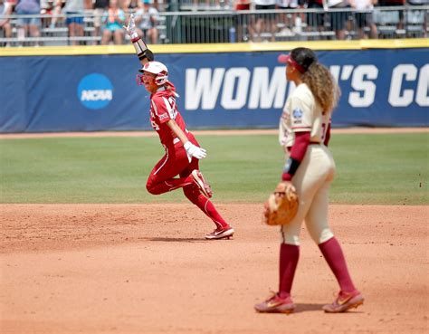 womens college softball world series  tandi sabine