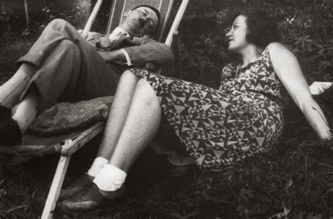 NAZI JERMAN: Foto Adolf Hitler dan Geli Raubal