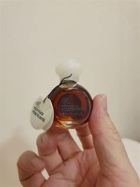 Body Shop Fuzzy Peach perfume oil (huile de parfum). Vintage ...
