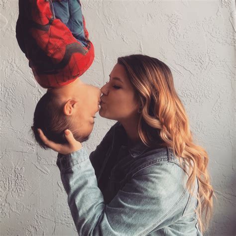 Mary Jane kisses Spider-Man | Superhero photoshoot, Kids photoshoot