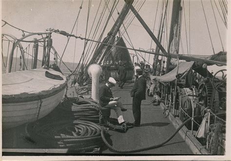 1898. Корабли «Сильверстон» и «Френсис Араго» прокладывают телеграфный ...