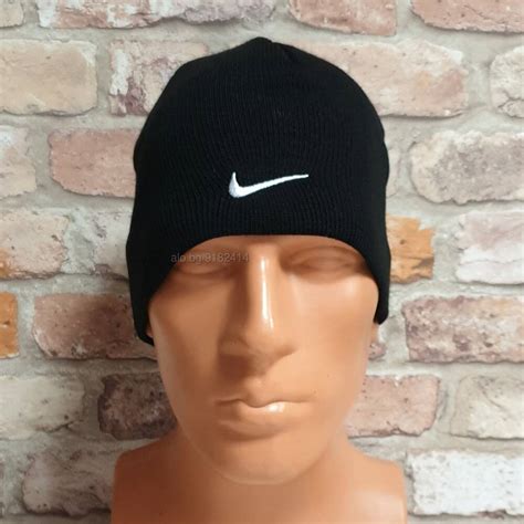 Нова зимна шапка на марката NIKE (Найк) с малко бяло лого | Аксесоари ...
