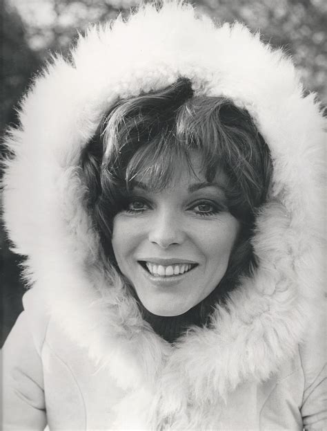 LEGENDARY DAME!: PHOTO OF THE DAY : JOAN 'S ALL WRAPPED FOR THE SEASON!
