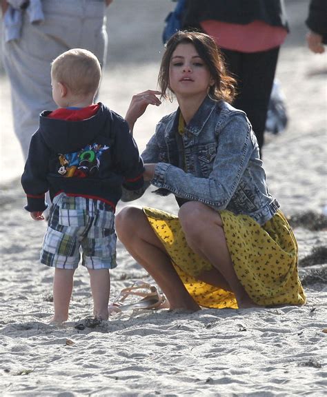 Free Celebrity Photos: Selena Gomez - Upskirt In Malibu (2012)