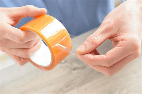 Как убрать следы от скотча на пластике? Чем оттереть клей от скотча с ...