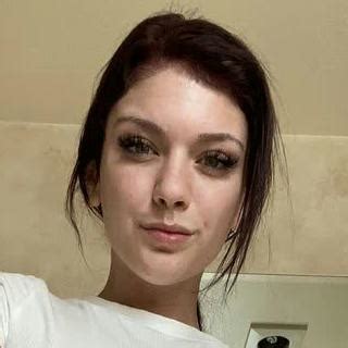 Ruby_baaaby / Elizabeth_Lauria_xxx / Ruby Elizabeth / Ruby_Elizzzabeth ...