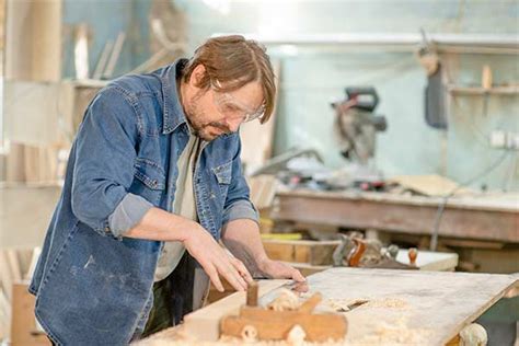 What is the difference between a joiner and a carpenter? | Markel Direct UK