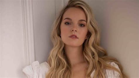 karley scott collins hands   wheel ep review entertainment focus
