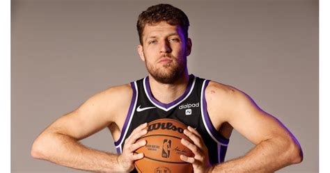 Александър Везенков ще играе в шампиона в НБА от 2019 г.